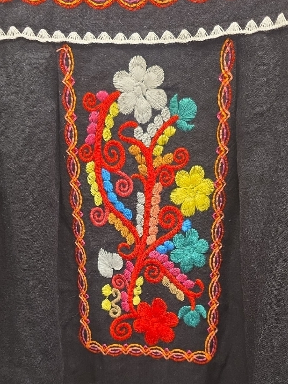 YZXDORWJ Embroidered Black Mini Dress with Multicolor Floral Detail S Overssized - Picture 4 of 15